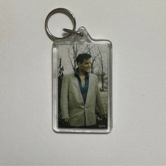 VINTAGE ELVIS PRESLEY KEYCHAIN - Picture 1 of 5